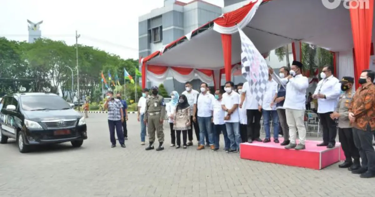 Kadin dan Pemkab Gresik Door to Door Manfaatkan Mobil Vaksinasi